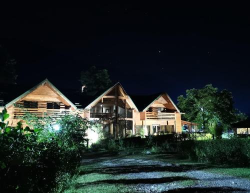 Brezoi House | Pensiunea Terra Nova