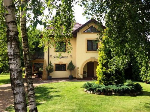Lesznowola House | Pensjonat Pod Orzechami