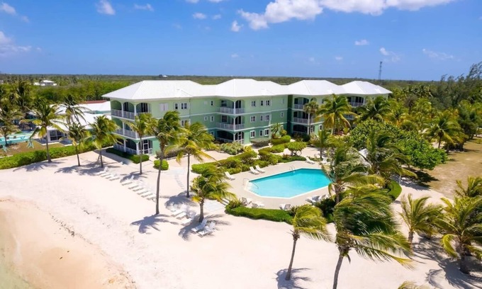 Old Man Bay Condo | Penthouse 2 Bd/Bth Beachfront Condo w/Heated Pool