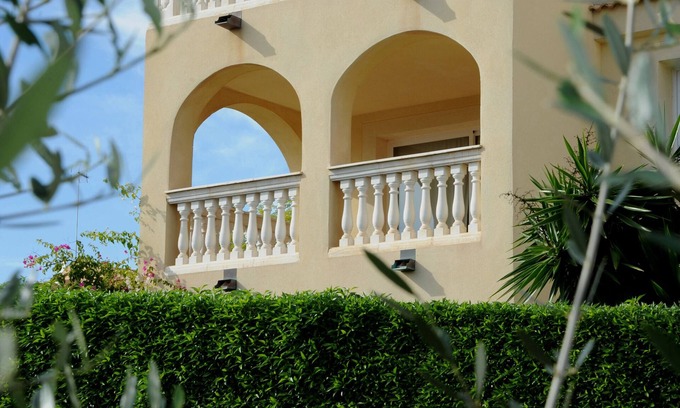 Cala Mandia Apartment | Penthouse apartment Vista Sol, large roof terrace with gardens and large pool