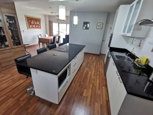 Bang Na Apartment | Penthouse by JJ
