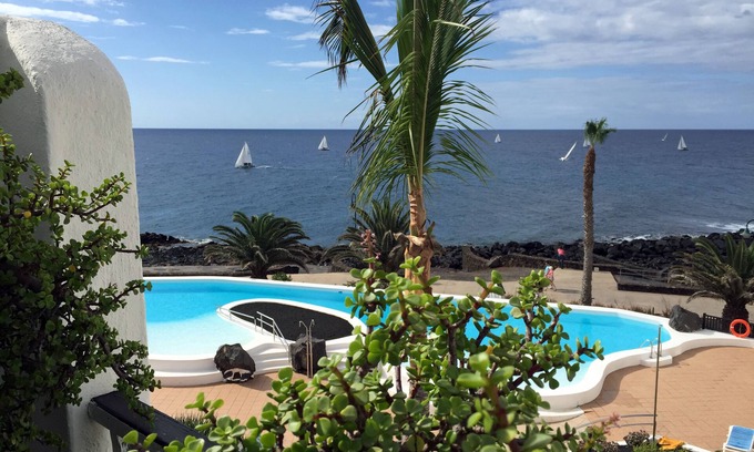 Costa Teguise Condo | Penthouse right by the sea, super complex, infinity pool, year-round season.