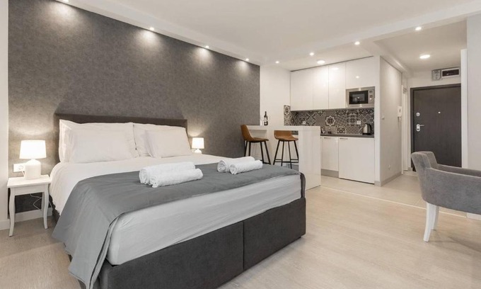 Novi Zagreb Apartment | Penthouse "Sky 17" s balkonom i besplatnim parkingom