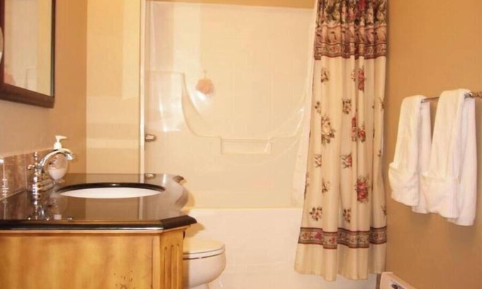 Sechelt Apartment | Penthouse Suite with fabulous VIEW!
