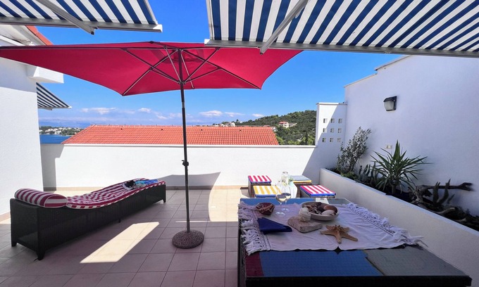 Necujam Apartment | Penthouse with large terrace 50 m from the beach: an oasis of peace and beauty.
