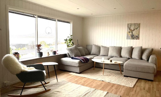 Tromso Apartment | Penthouse with panorama view and great location!