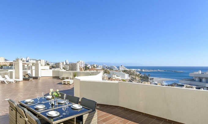 Benalmadena Costa Apartment | Penthouse with very spacious terrace on holiday resort, walking distance beach!