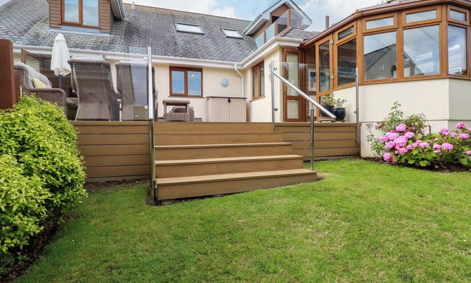Crantock Cottage | PENTIRE REACH, pet friendly, with open fire in Crantock