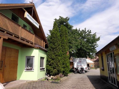 Havraniky House | Penzion a Chatový Camp Havraníky u NP Podyjí