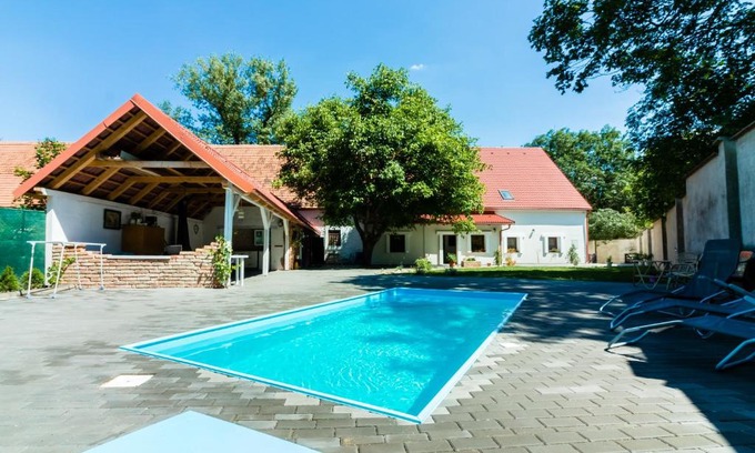 Dalesice House | Penzion u Zámku Dalešice pro 20 osob
