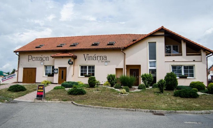 Veseli nad Moravou House | Penzion Vinárna U Hroznu