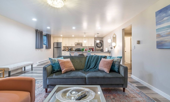 North Queen Anne Apartment | Perch - Queen Ann Flat: Spacious and Cozy 2BR home w/Parking