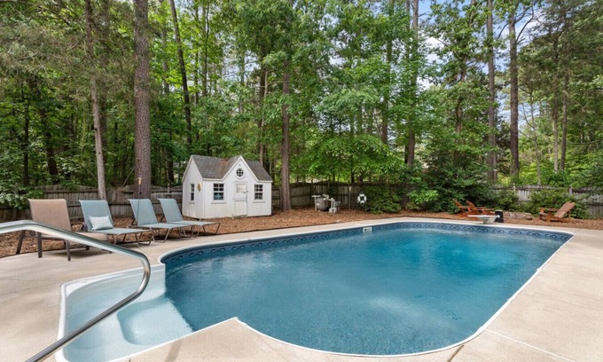 Northwest Raleigh House | Percy Manor - Pool, Fire Pit, Games and More!