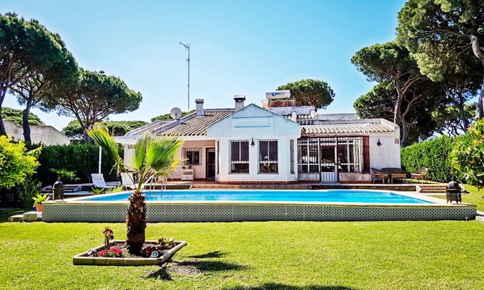 Cabo Roche Villa | Perfect beach house with large garden and swimming pool for max. 12 pers. WIFI