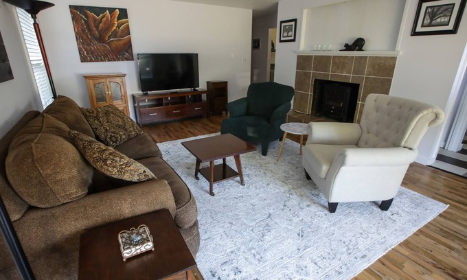 Puget House | Perfect Blend of Urban and Natural: Enjoy Bellingham at its Finest