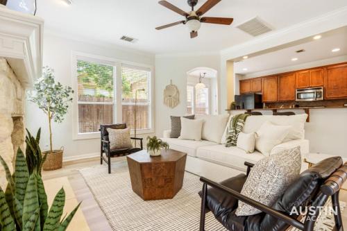 Clarksville House | Perfect Central Location w Free Prkg and Cozy Beds