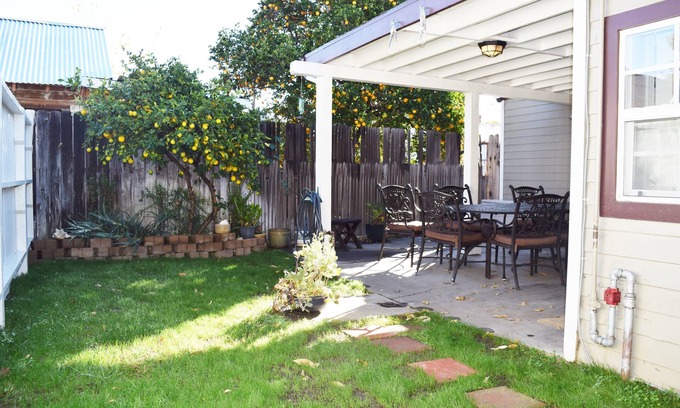 Old Towne House | Perfect Cottage For A Disneyland, Newport Beach, Or Chapman University Escape