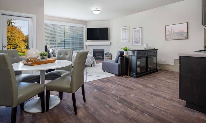 Milwaukie Condo | Perfect Couples Escape! Next to MAX Station ~ 7Miles 2 Downtown ~ Pet Friendly ~ Bright & Open