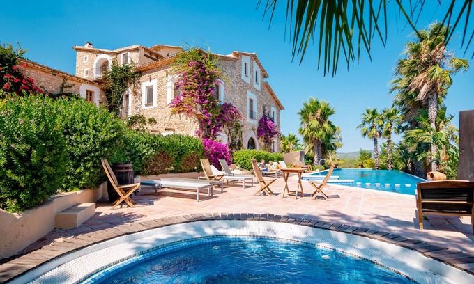 Sant Pere de Ribes House | Perfect for events and groups with sauna and infinity pool and well equipped gym
