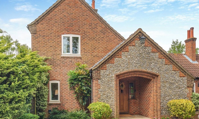 Tilney Fen End Cottage | Perfect for family and friends get togethers to enjoy coast and countryside.