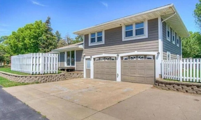 Richfield House | Perfect for Large Groups. 5 mins to MSP & MOA