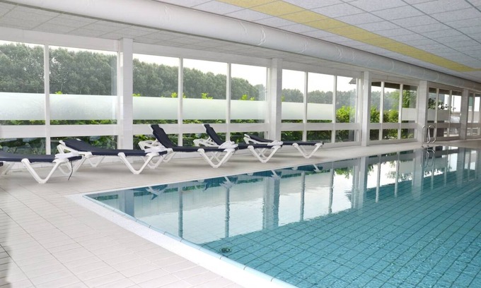 Velsen-Zuid Hotel | Perfect for Relaxation: Pool, Scenic Views and Dining in a Beautiful Setting