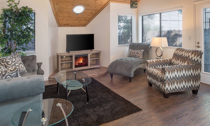 Sparks Condo | Perfect for TRAVEL NURSES and TESLA work 2 bed, single Garage