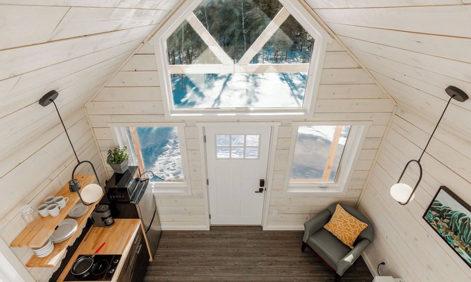 Chugiak Cabin | Perfect for two, this cozy retreat offers all you need for an Eklutna Valley getaway