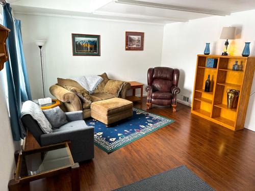 Billings House | Perfect for West End Shopping