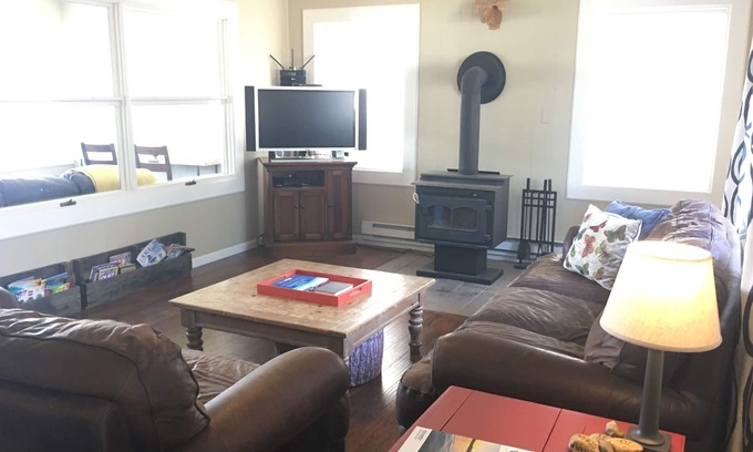Warsaw House | Perfect for your family getaway.
