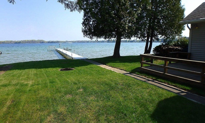 Suring Cottage | Perfect Kelly Lake Getaway 45 minutes North of Green Bay!