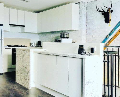 Hotham Heights Apartment | Perfect Located Apartment in the heart of Hotham