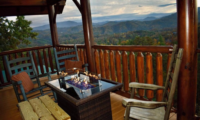 Gatlinburg - Pigeon Forge Cabin | PERFECT LOCATION! GORGEOUS BREATHTAKING VIEWS, SPACIOUS CABIN, FUN AND RELAXING.