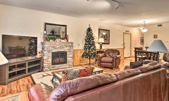 Pigeon Forge Condo | Perfect Location ~ Lots of room ~ Open Concept ~ Next To Dollywood