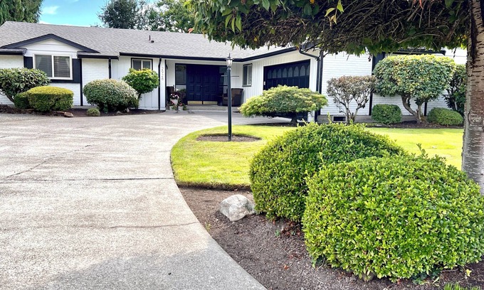 Fife House | Perfect, Quiet Retreat: Park like Setting w/Big Yard - Great location to I-5!