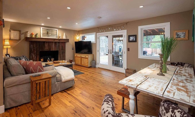 Ponderosa Palisades House | Perfectly Appointed, Close to Downtown w/Summer Backyard Oasis & Hi Speed Wifi