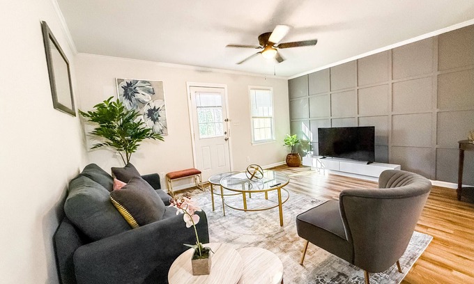 Southeast Raleigh House | Perfectly located 2 en suite townhome in Raleigh