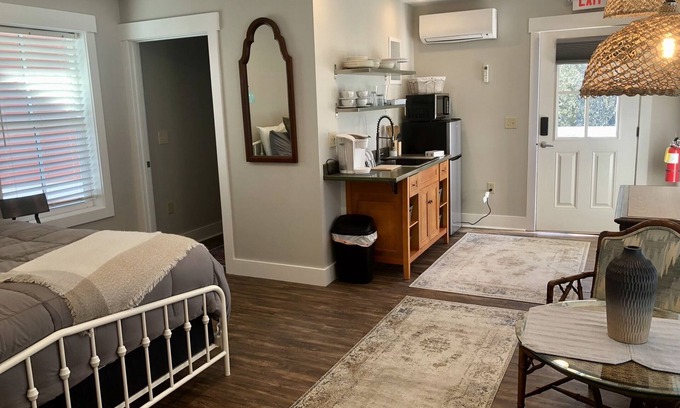 Bluffton Apartment | Perfectly located in The Promenade!