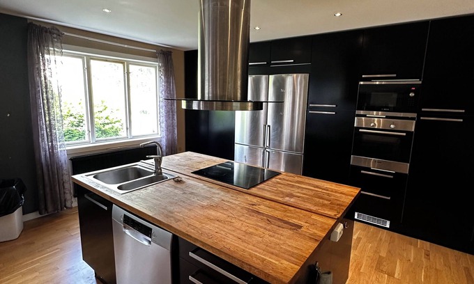 Hallabrottet House | Perfekt för Företag och Större Sällskap, 12 Bekväma Bäddar!
