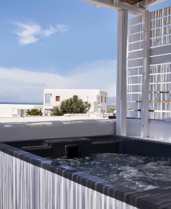 Drafaki Apartment | Periscope Suite Private Jacuzzi by Monocle