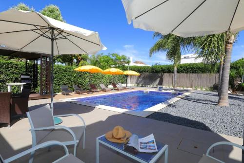 Tavira Apartment | Perogil Suites Girassol - elegant Room With Pool