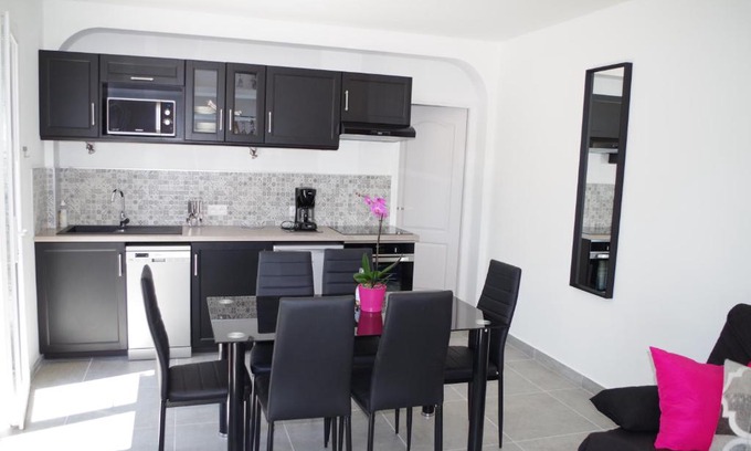 Nazelles-Negron Apartment | Perreux