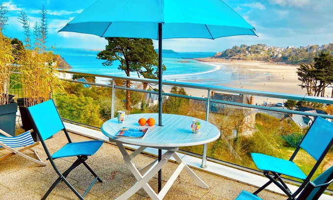 Perros-Guirec Apartment | Perros Guirec/sea view/beach 100m/private parking.