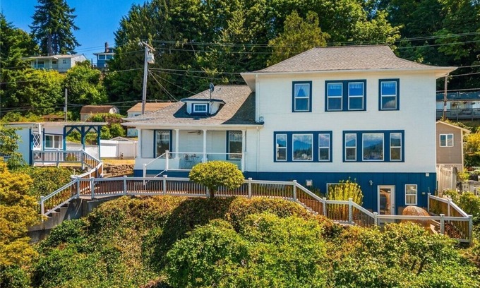 Retsil House | Perry's Landing - Charming Water & Mountain View Home in Historic Port Orchard