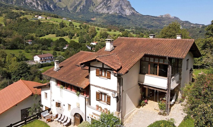 Araitz House | Perunea rural house