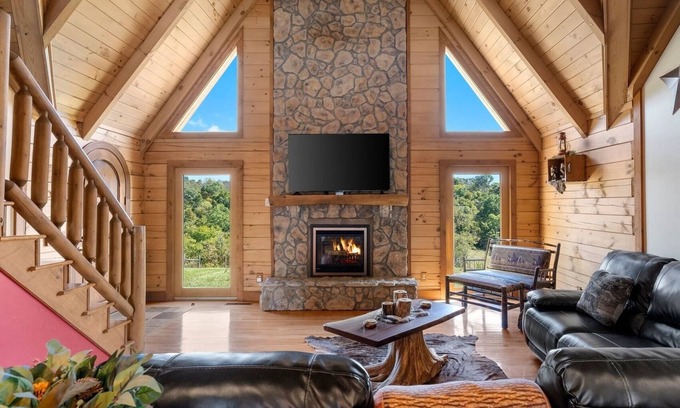 Perry Park Cabin | Pet + Family Friendly, 4 mins to Golf, on the Bourbon Trail, & close to the Ark!