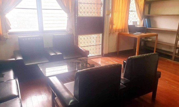 Mueang Samut Prakan District House | Pet-friendly 4-bedroom house near Bangkok Train-private highspeed WiFi workspace