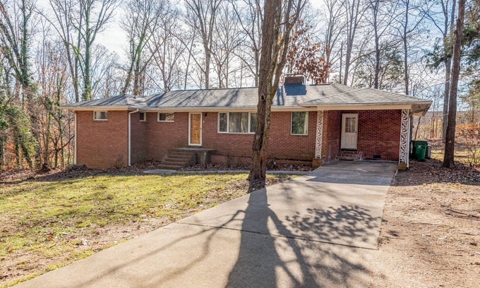 Charlotte House | Pet friendly! 4 KING BEDS, 4BR, Remodeled Single Story House near UNC Charlotte
