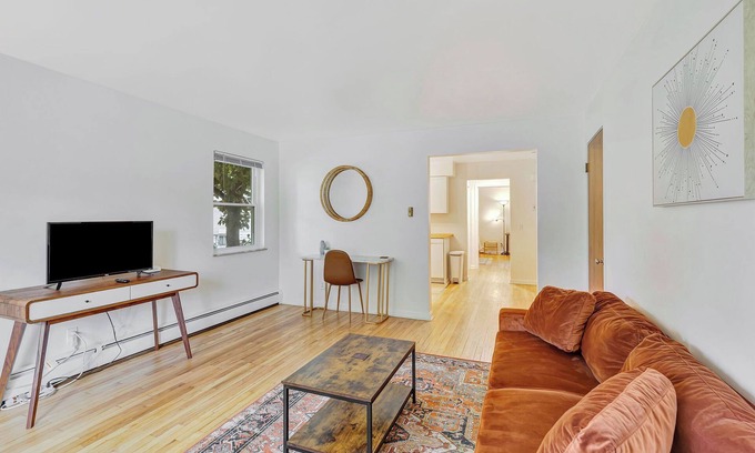 Westwood Apartment | Pet Friendly, 6 miles to UCMC, 8 miles to Xavier, Perfect for Long Term Stays