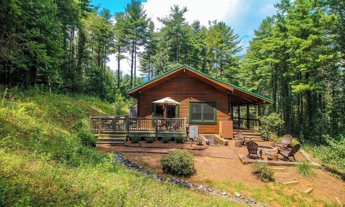 West Jefferson Cabin | Pet Friendly and Fall is Coming Soon!